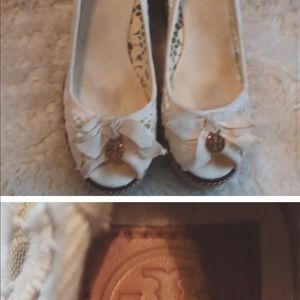 Tory Burch lace beautiful 3 inch size 7 espadrilles peekaboo toe
